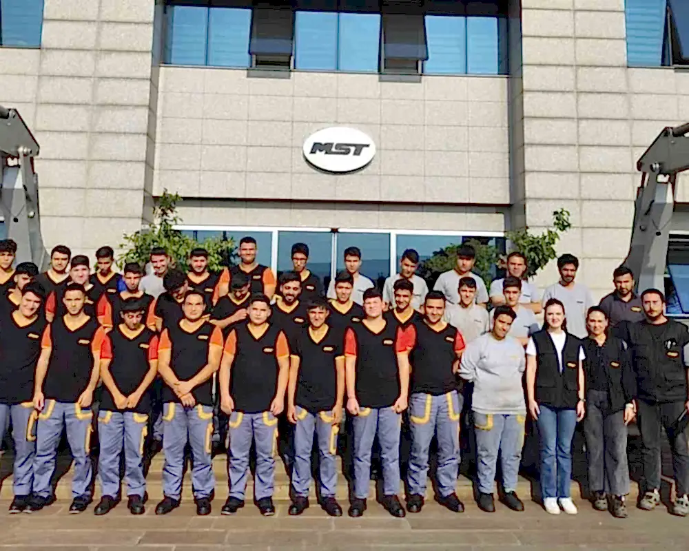 gencler-meslek-hayallerine-mst-makinada-kavusuyor